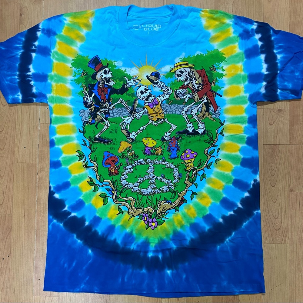 Liquid Blue Mushrooms Shroomin’ Men’s Tie Dye Shirt